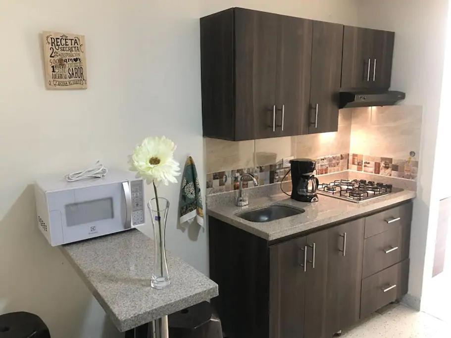 Casa Estadio Medellin ! Apartamentos Renovados En Excelente Ubicacion Laureles Estadio Eksteriør bilde